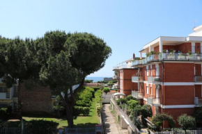 Sea view apartment 3 minutes walk to the beach